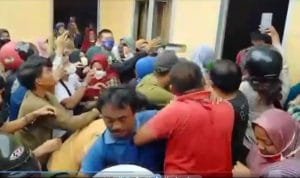 OP Minyak Goreng Ricuh, Warga Jarah Minyak Goreng di Kantor Dinas Perdagangan