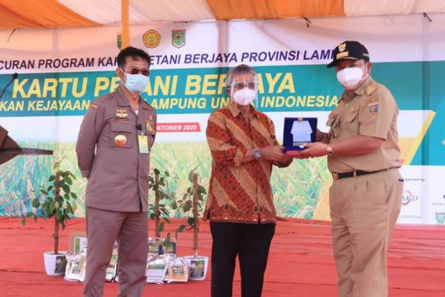 Kado Istimewa HUT Ke-77 RI, Gubernur Arinal Djunaidi Terima Penghargaan ...