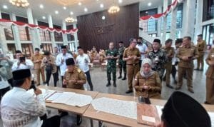 Gubernur Lampung Arinal dan Wagub Nunik Pelopori Bayar Zakat Melalui Baznas