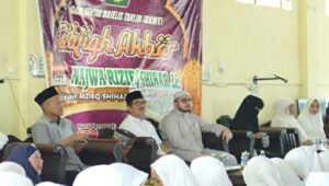 Gencar Sosialisasi, Bacabup Lampura Hamartoni Ahadis Hadiri Pengajian dan Sambangi Warga Terkena Musibah