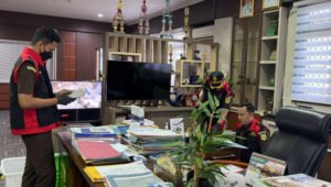 Usai Ditetapkan Tersangka, Rumah dan Ruang Kerja Sekda Pringsewu Digeledah