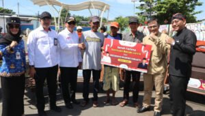 Lewat BP Taskin dan YGSN, Puluhan Warga Lansia di Tegal Terima Bantuan Becak Listrik dari Presiden Prabowo